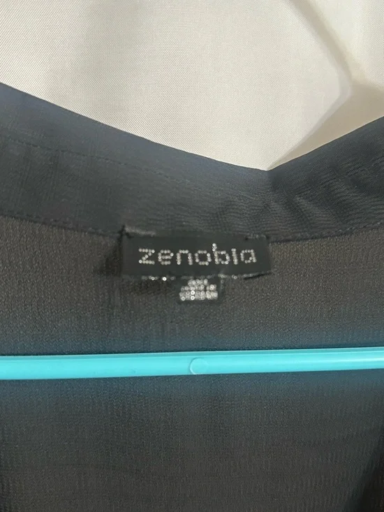 Sleeveless Button-Front Blouse - Picture 2 of 5